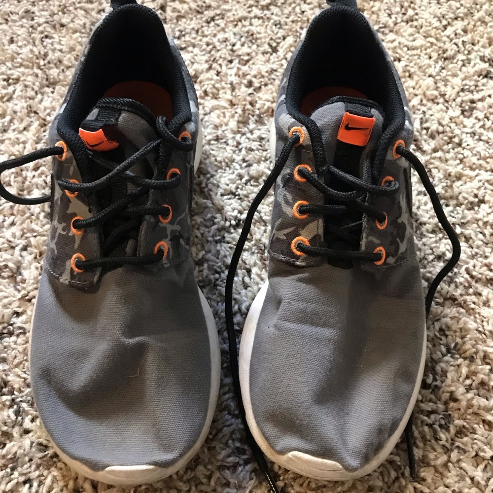 Nike youth Roshe’s